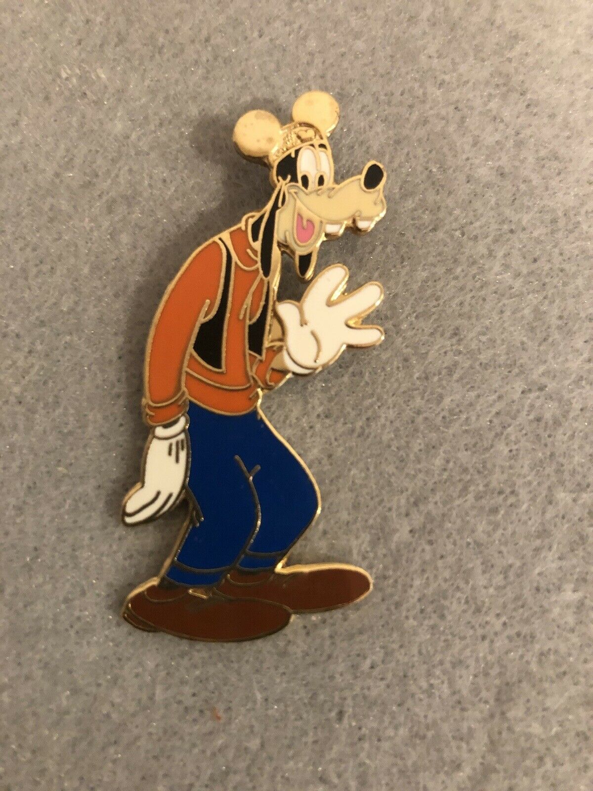 Disney World Goofy Wearing Gold Mickey Mouse Ears Lanyard Trading Pin